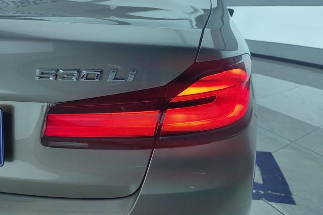 BMW 5-Series 2023 530 Li Leading — фото 5