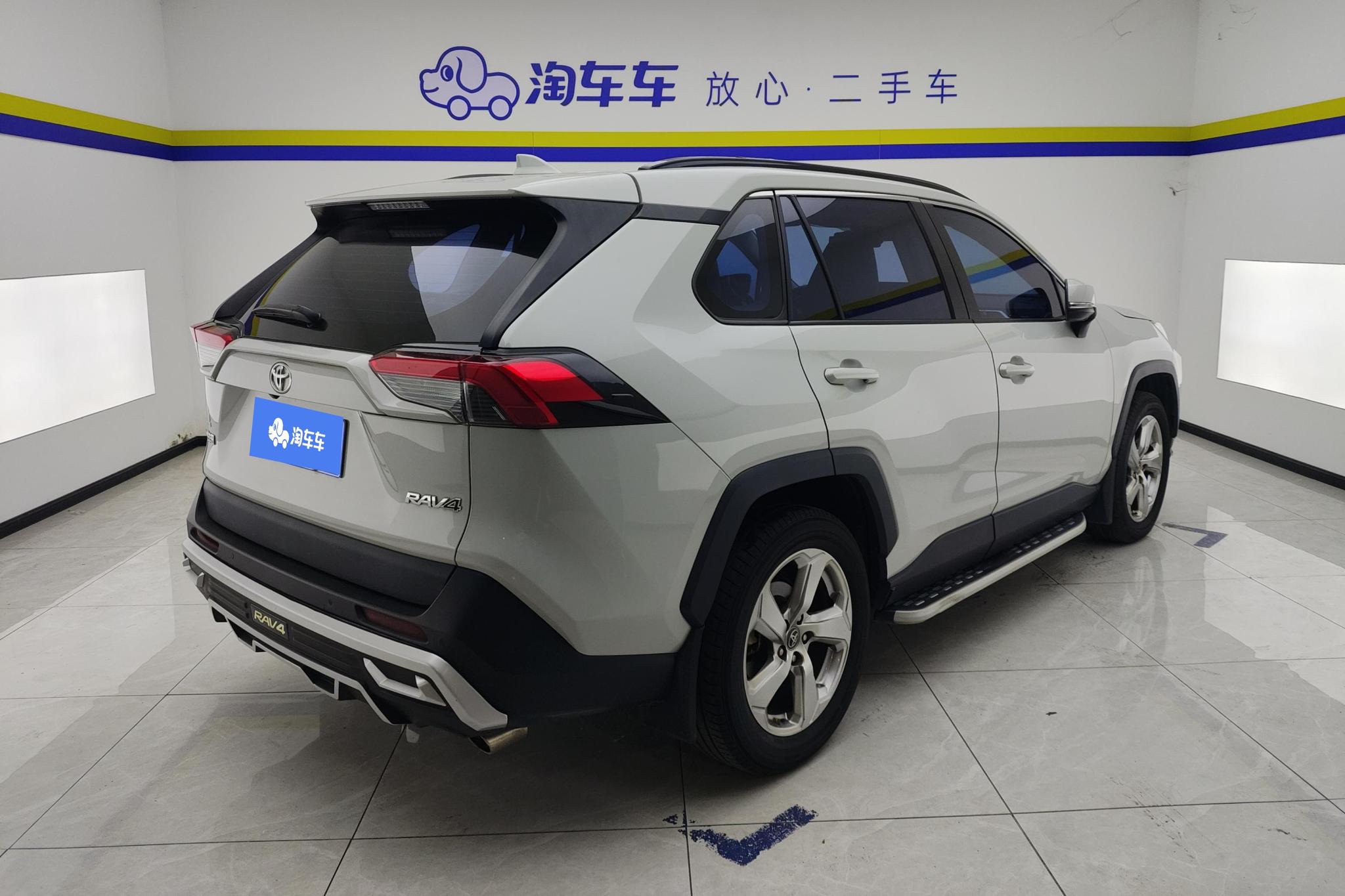 Toyota RAV4 2022 2.0L CVT PLUS