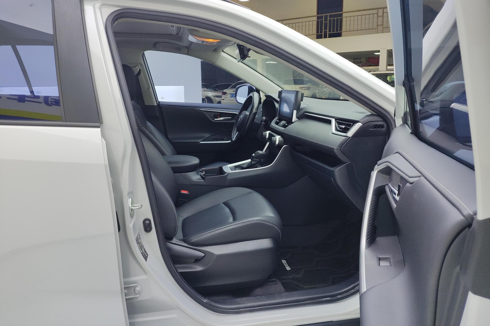 Toyota RAV4 2022 2.0L CVT PLUS