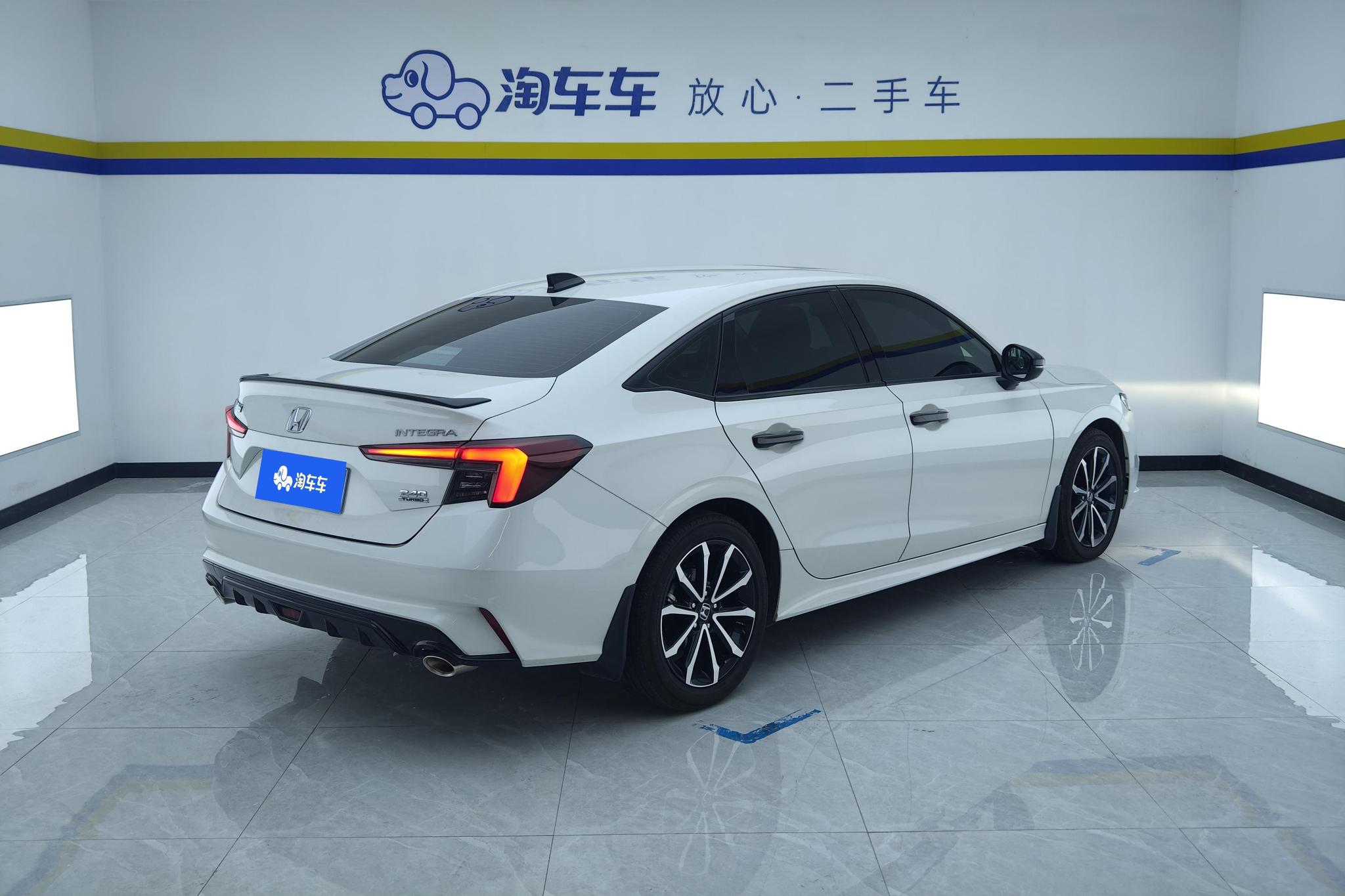 Honda Integra 2023 240TURBO CVT