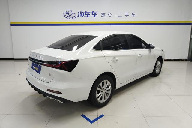Roewe i5 2023 1.5 L CVT — фото 3