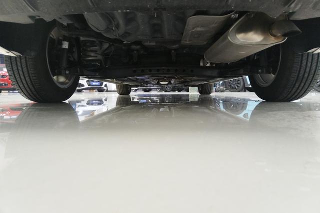 Roewe i5 2023 1.5 L CVT — фото 7