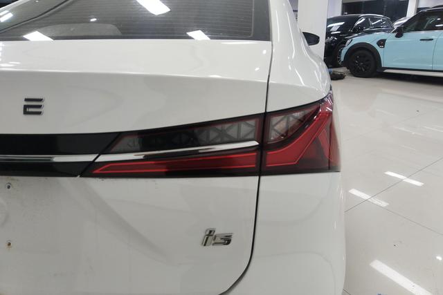 Roewe i5 2023 1.5 L CVT — фото 6