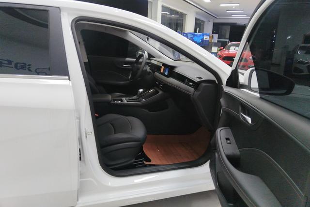 Roewe i5 2023 1.5 L CVT — фото 15