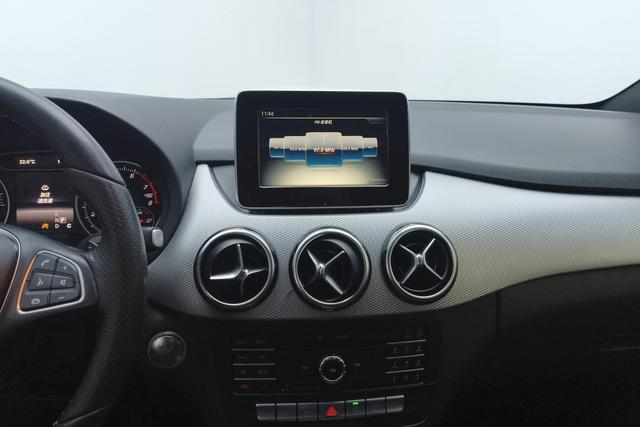 Mercedes-Benz B-Class 2015 B 200 — фото 13