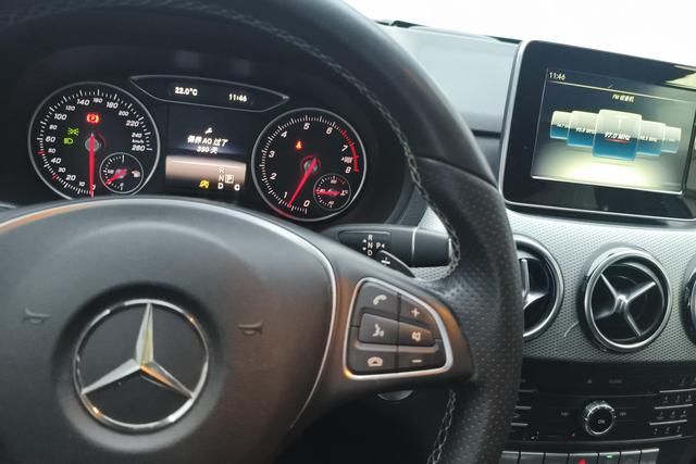 Mercedes-Benz B-Class 2015 B 200 — фото 15