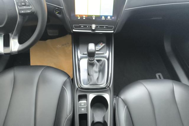 Roewe i5 2020 1.5 L AT 4 G — фото 14