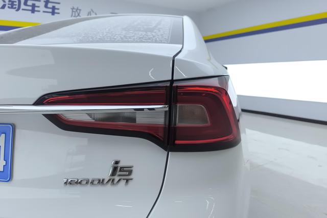 Roewe i5 2020 1.5 L AT 4 G — фото 6