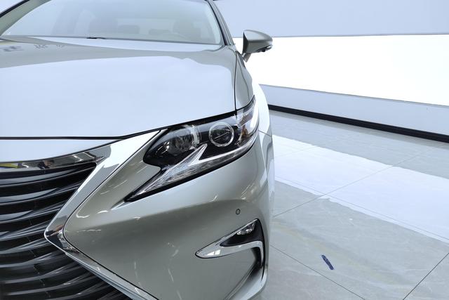 Lexus ES 2015 200 — фото 4