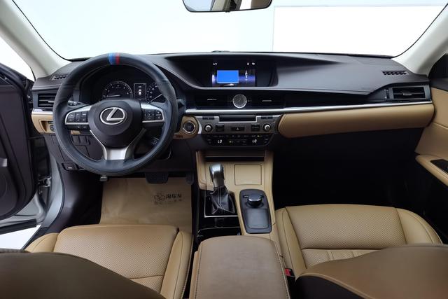 Lexus ES 2015 200 — фото 12