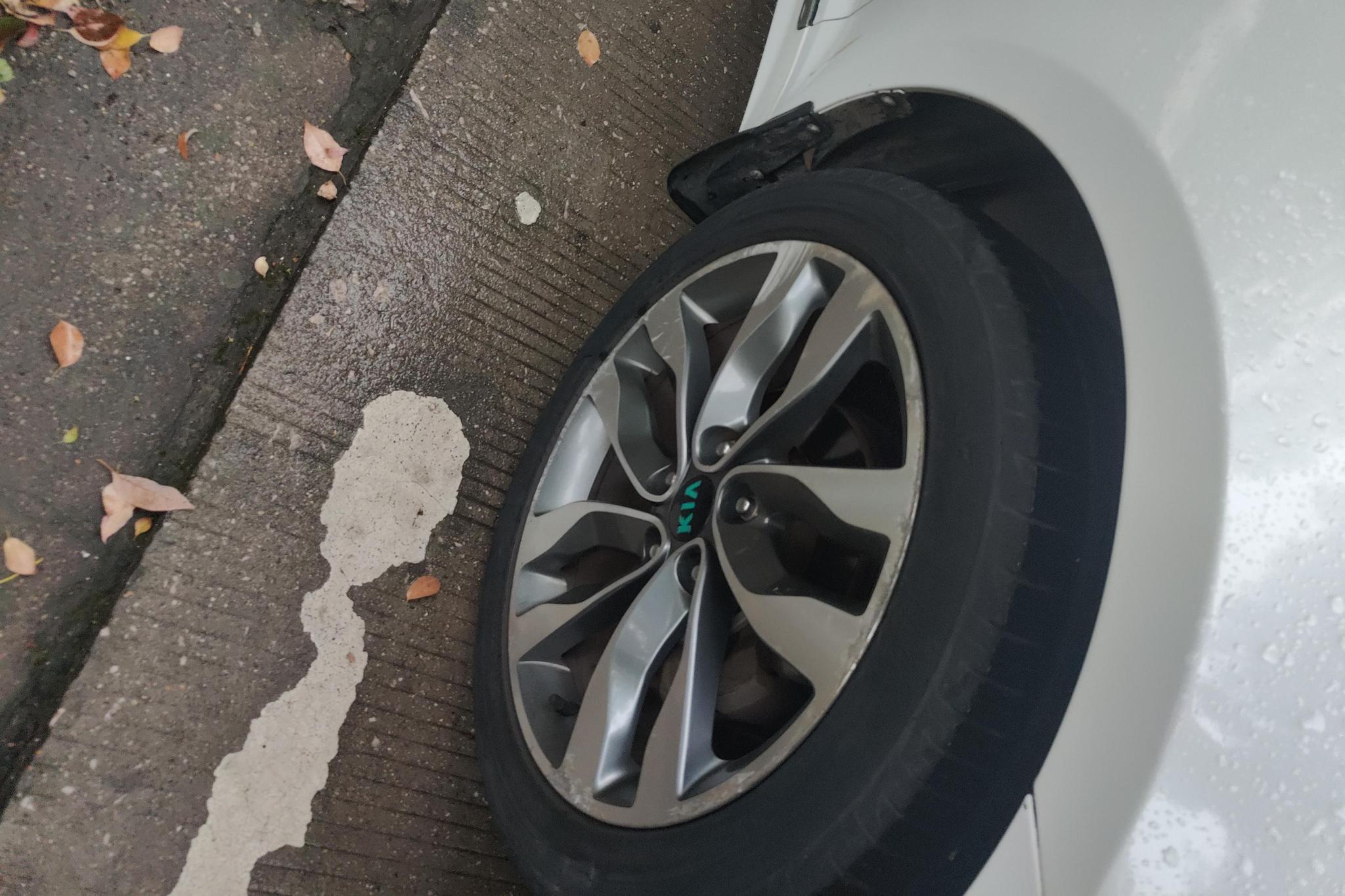 Kia K5 2015 2.0L AT LUX