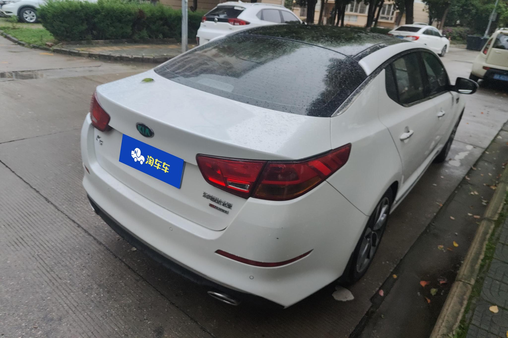 Kia K5 2015 2.0L AT LUX