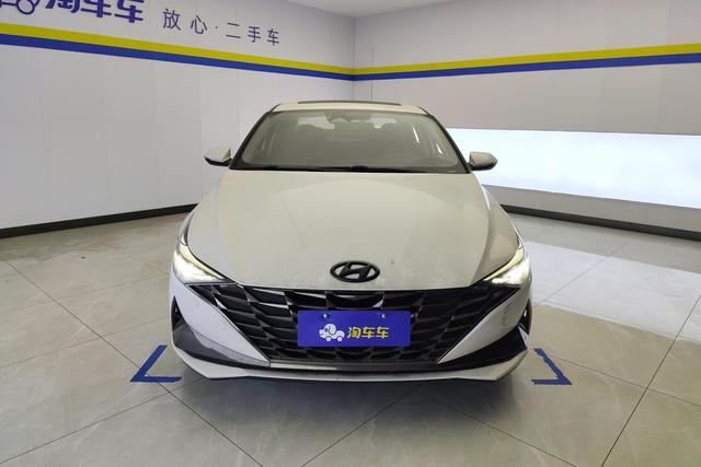 Hyundai Elantra 2021 1.5 L CVT LUX — фото 2
