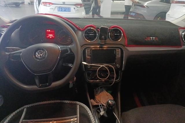 Volkswagen Jetta 2017 1.5 L MTComfort — фото 13