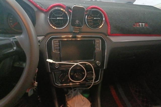 Volkswagen Jetta 2017 1.5 L MTComfort — фото 11