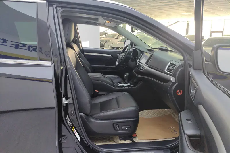 Toyota Highlander — фото 10