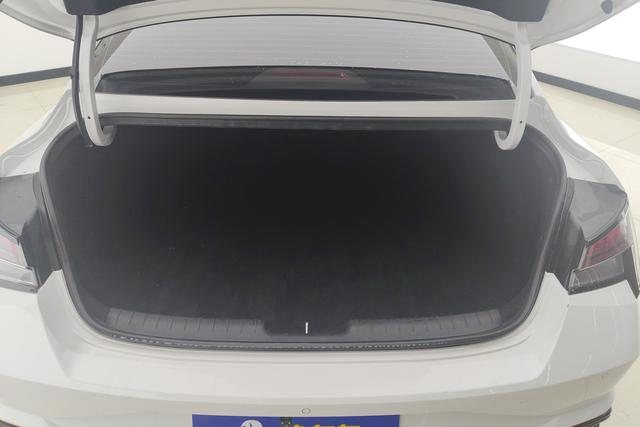 Hyundai Elantra 2021 1.5 L CVT LUX — фото 17