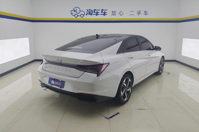 Hyundai Elantra 2021 1.5 L CVT LUX — фото 3