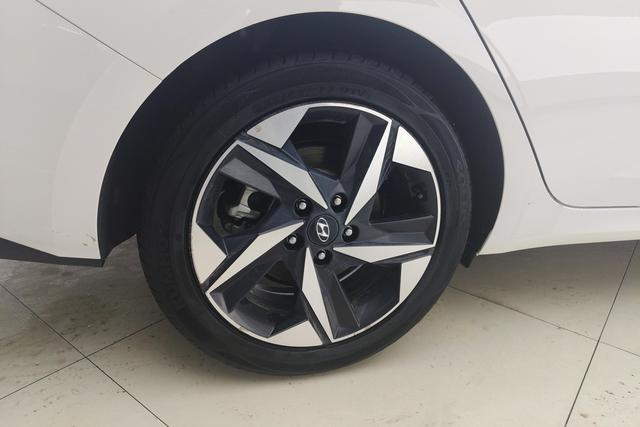 Hyundai Elantra 2021 1.5 L CVT LUX — фото 8