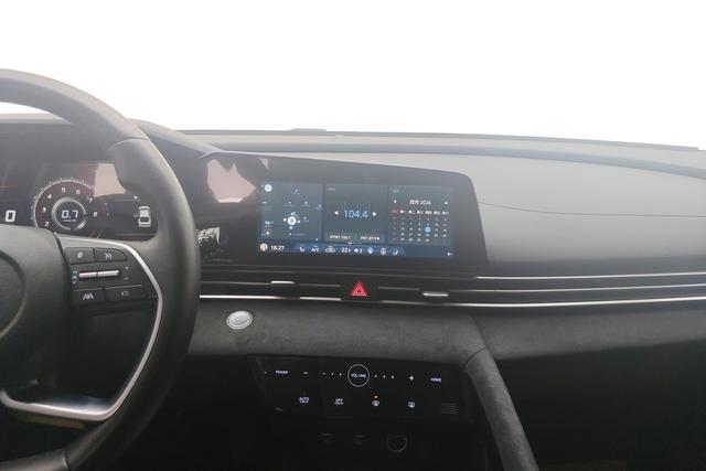Hyundai Elantra 2021 1.5 L CVT LUX — фото 11