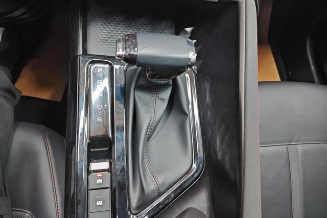 Wuling Valli 2021 1.5 T CVT — фото 14