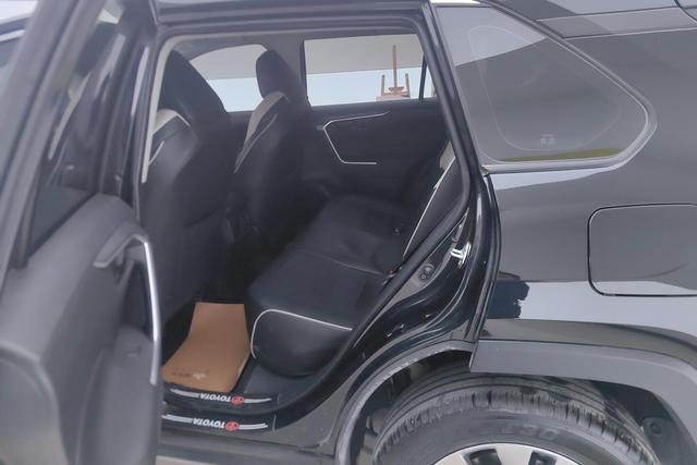 Toyota Wildlander 2023 2.0 L 2 WD — фото 16