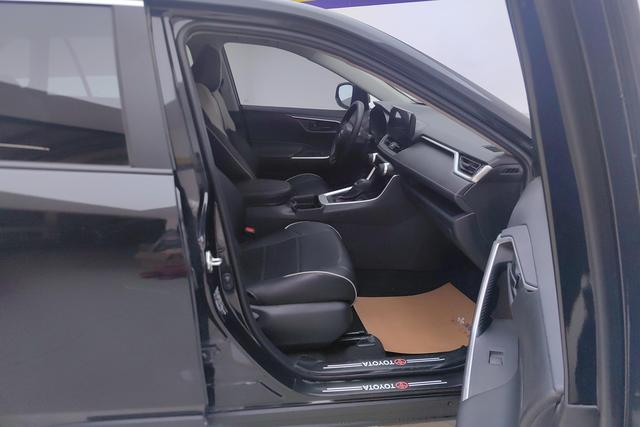 Toyota Wildlander 2023 2.0 L 2 WD — фото 15