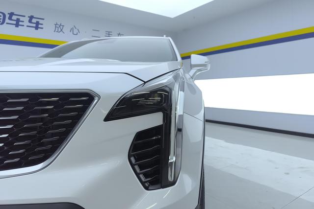 Cadillac XT4 2023 28 T 2 WDLuxury — фото 4