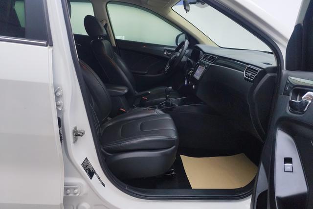 Dongfeng Fengguang 580 2017 1.8 L MTComfort — фото 12