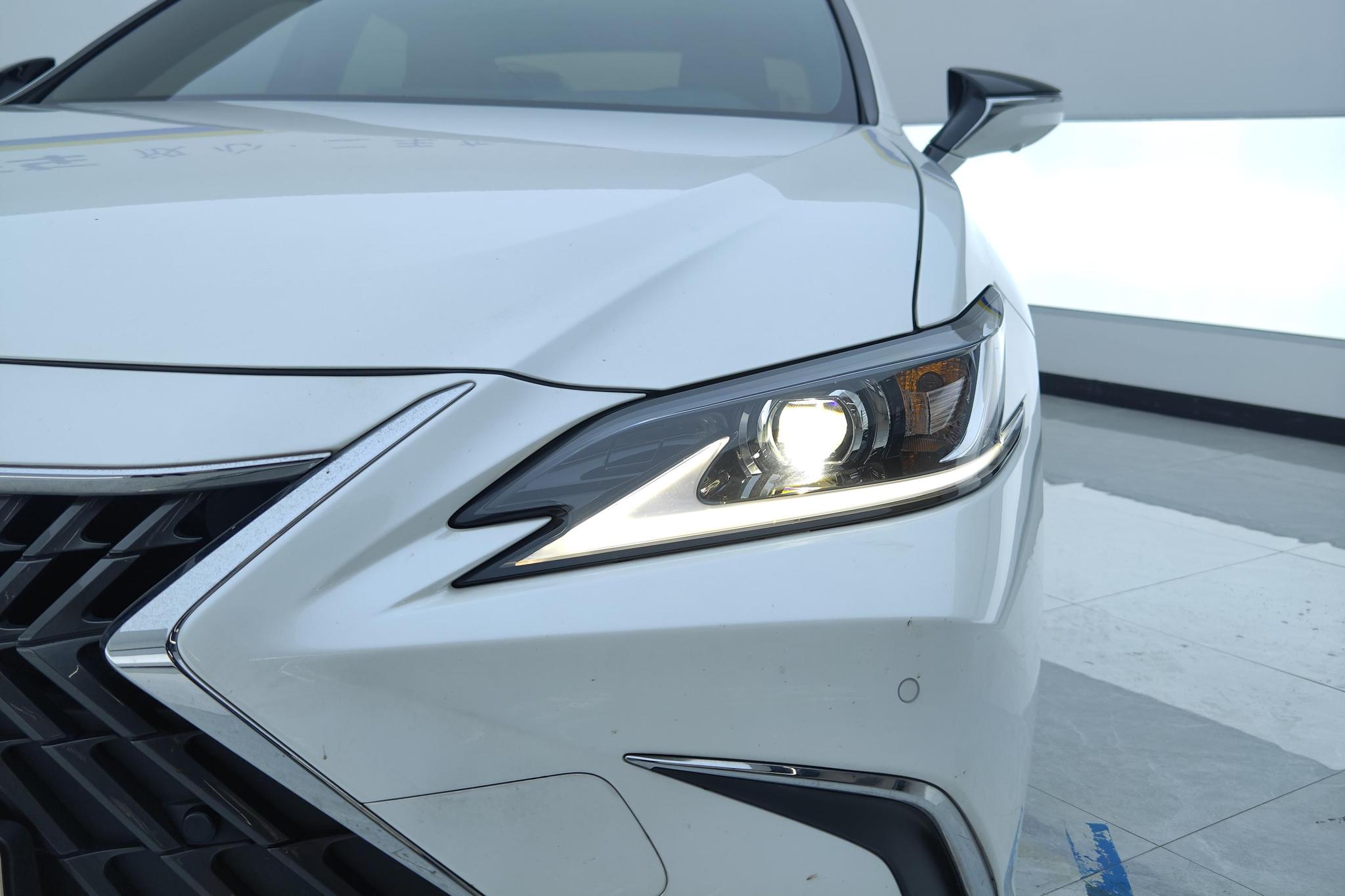 Lexus ES 2022 200