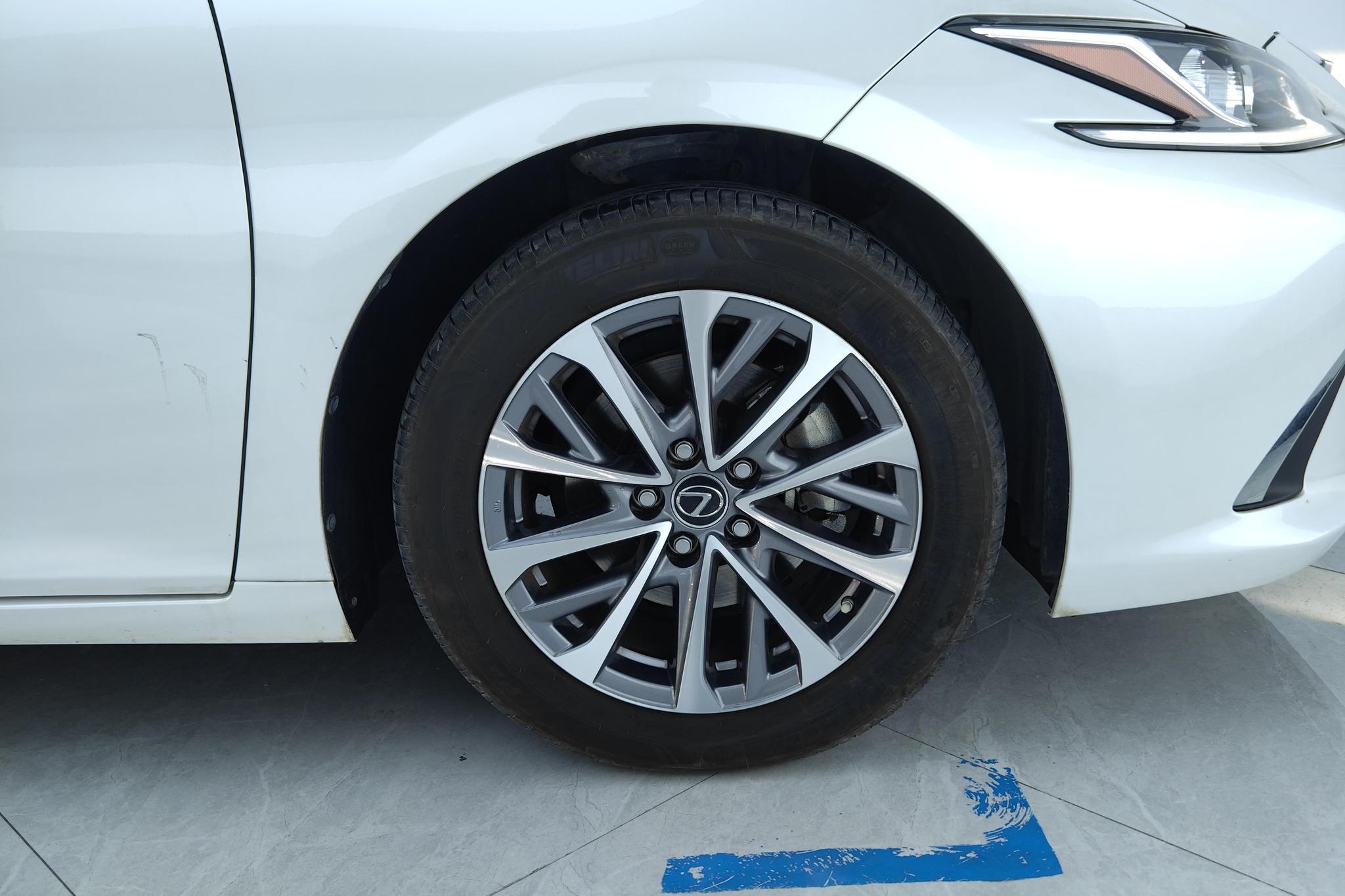 Lexus ES 2022 200