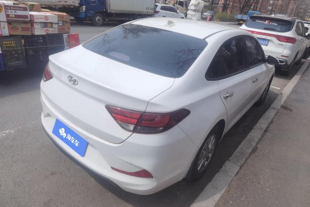 Hyundai Elantra — фото 3