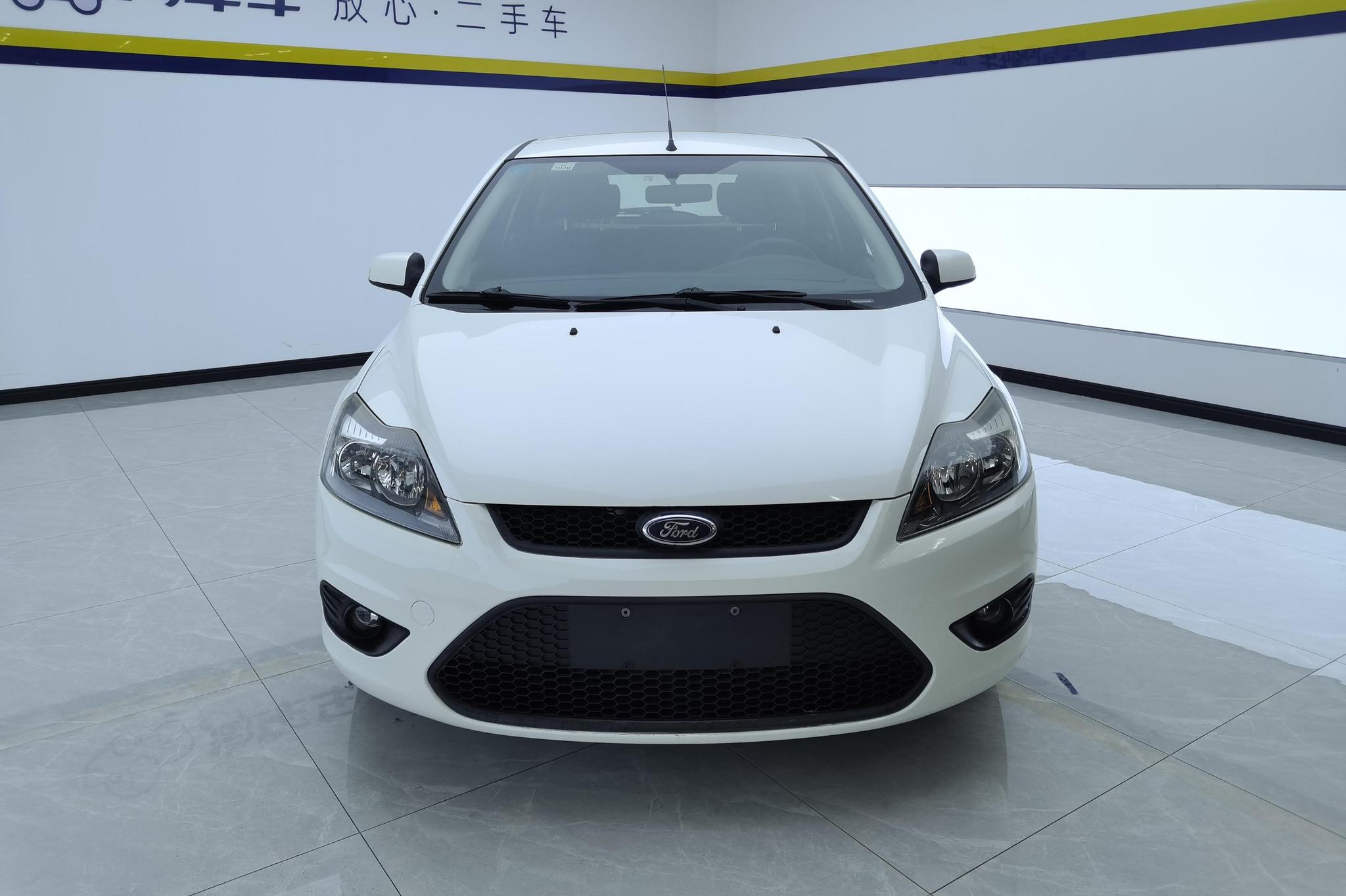 Ford Focus 2013 1.8L AT