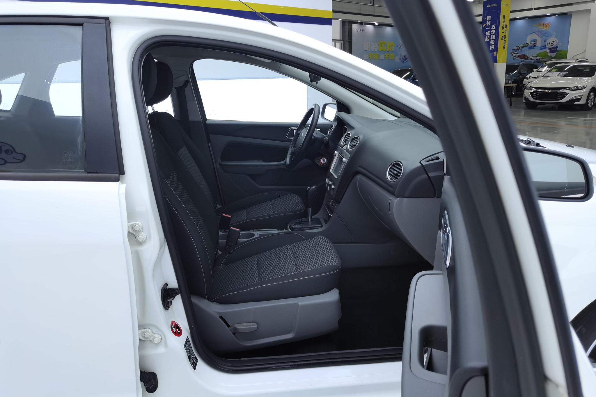 Ford Focus 2013 1.8L AT