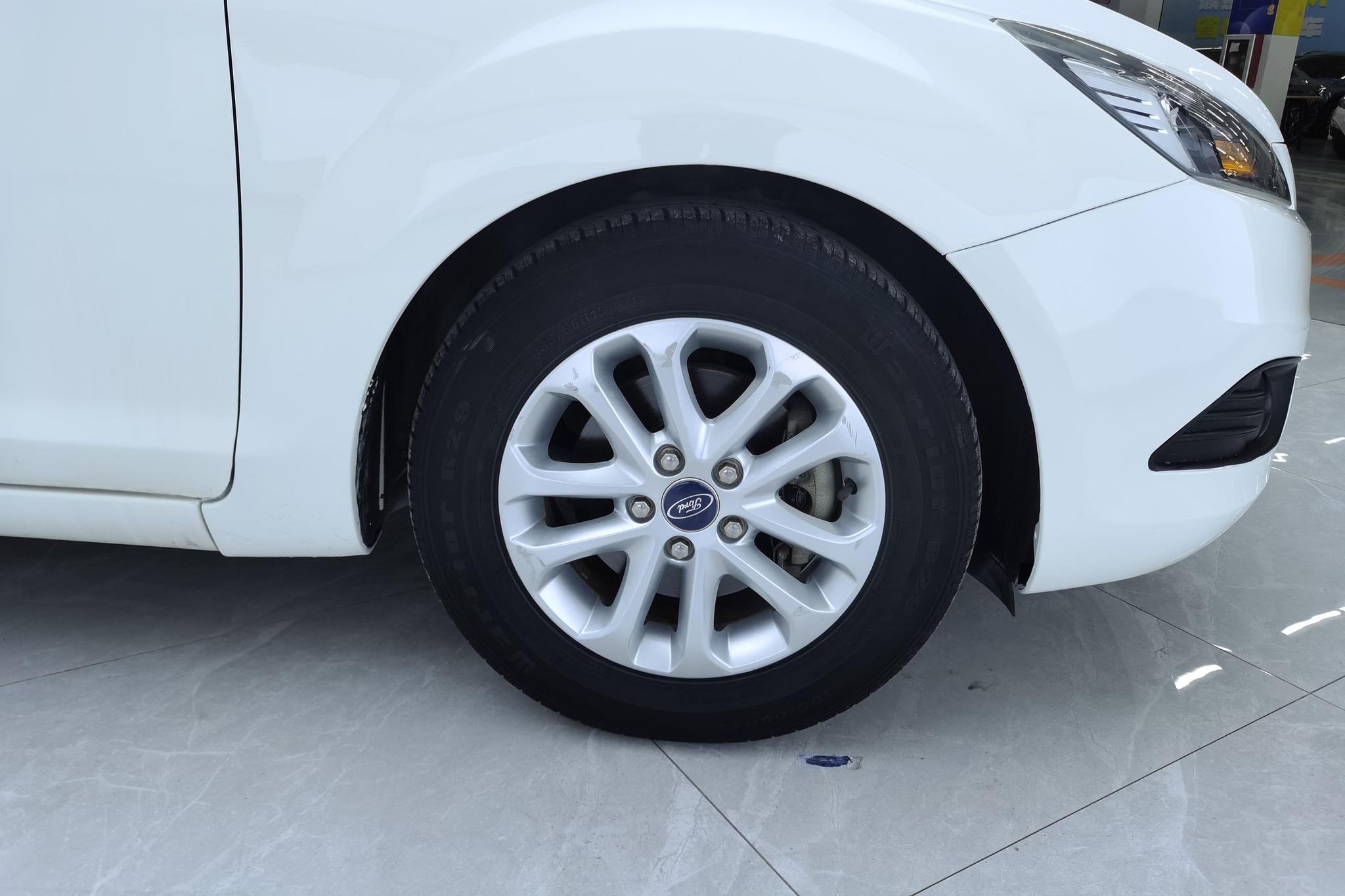 Ford Focus 2013 1.8L AT