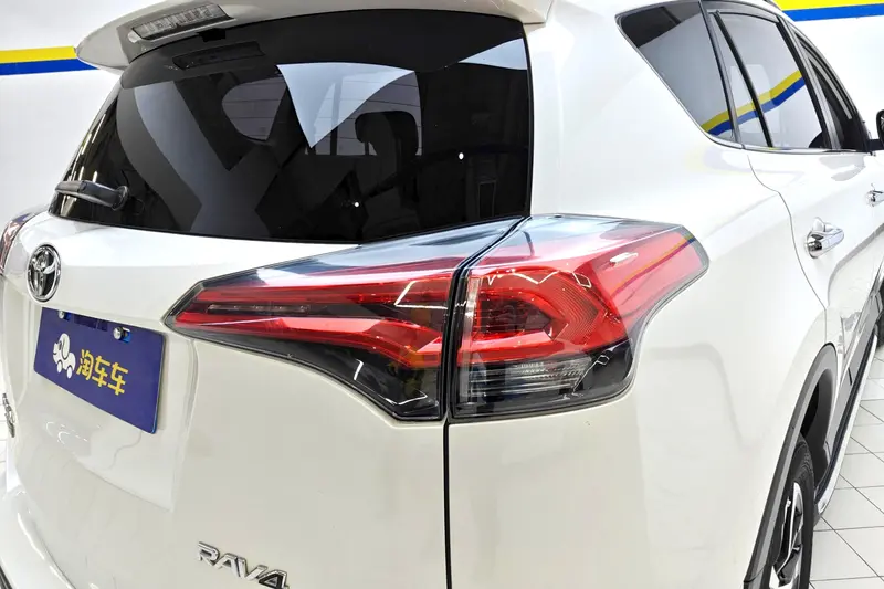 Toyota RAV4 — фото 5