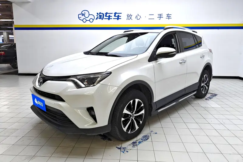 Toyota RAV4 — фото 1