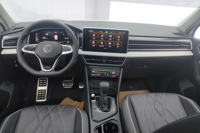 Volkswagen Tiguan L 2024 330 TSI 2 WDR-Line — фото 12
