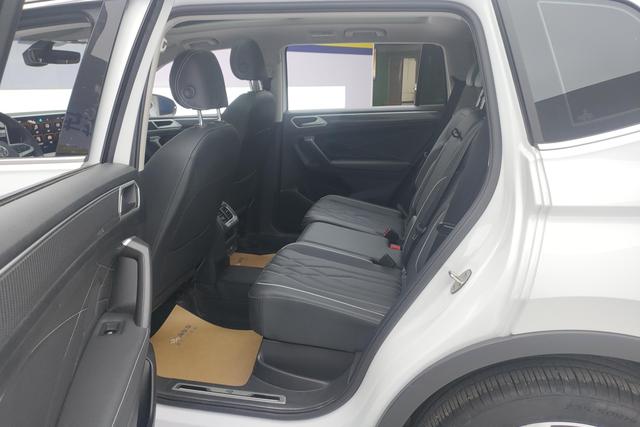 Volkswagen Tiguan L 2024 330 TSI 2 WDR-Line — фото 16