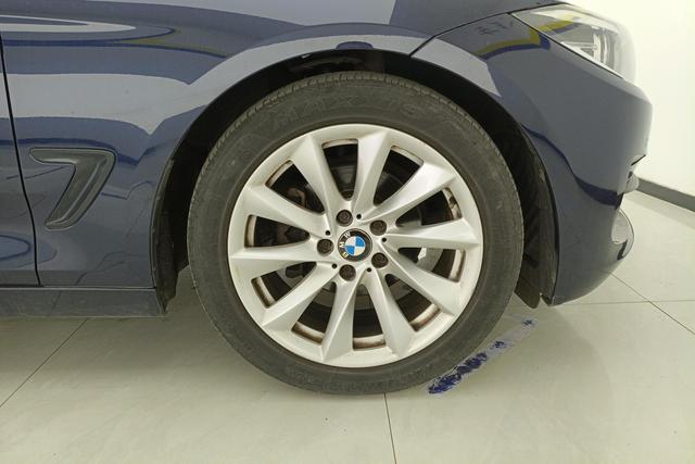 BMW 3-Series GT 2018 320i — фото 8