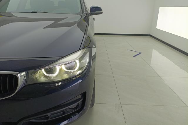 BMW 3-Series GT 2018 320i — фото 4