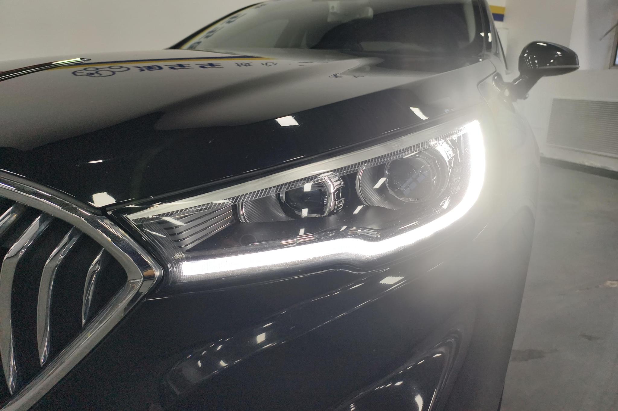 Hongqi H5 2022 1.8T AT