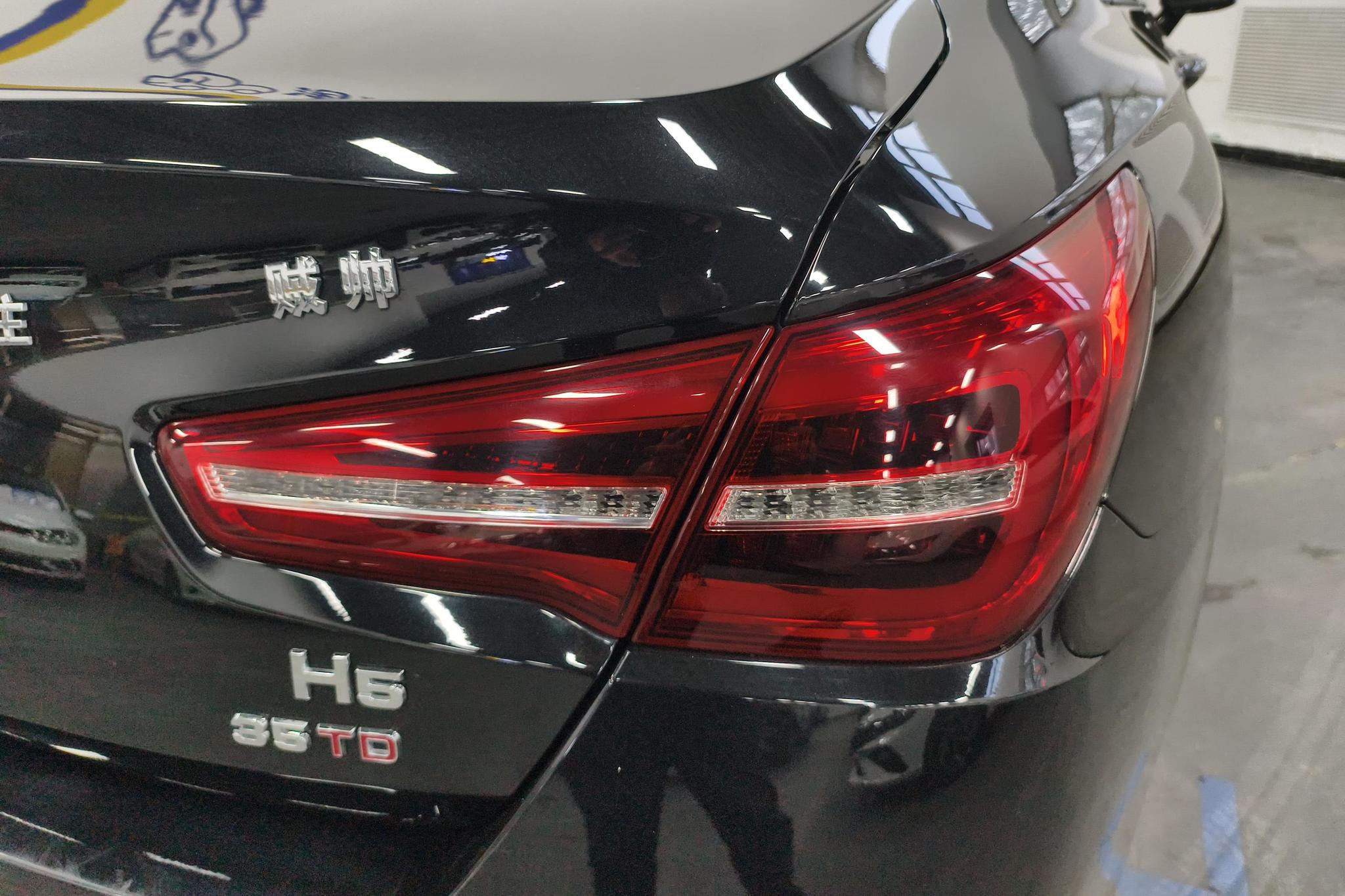 Hongqi H5 2022 1.8T AT