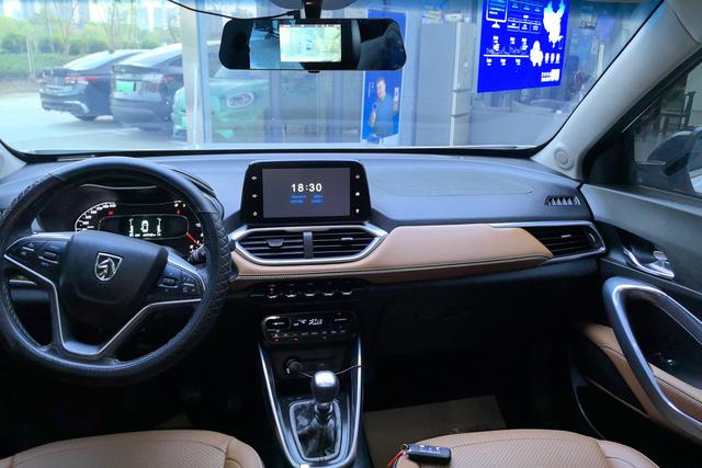 Wuling Baojun 510 2017 1.5 L MTLuxury — фото 11