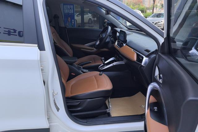 Wuling Baojun 510 2017 1.5 L MTLuxury — фото 15