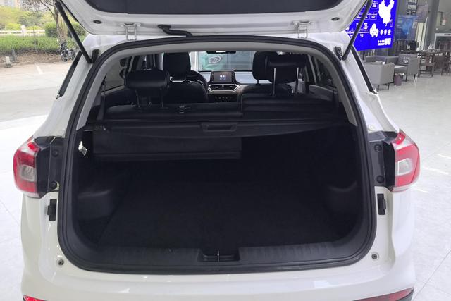 Wuling Baojun 510 2017 1.5 L MTLuxury — фото 17