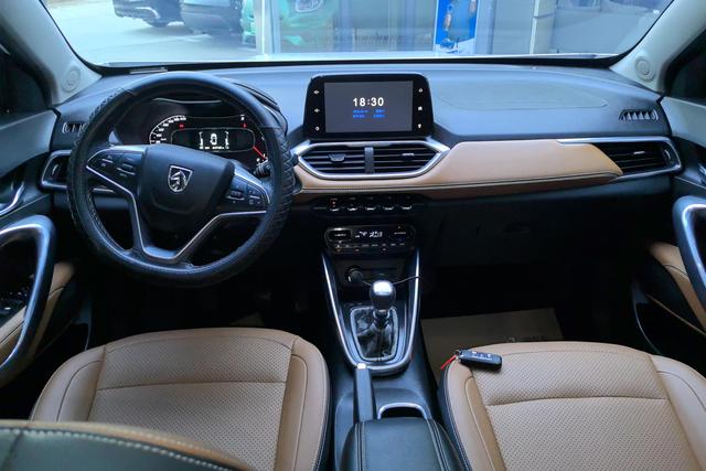 Wuling Baojun 510 2017 1.5 L MTLuxury — фото 12