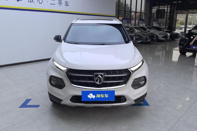 Wuling Baojun 510 2017 1.5 L MTLuxury — фото 2