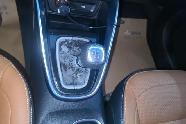 Wuling Baojun 510 2017 1.5 L MTLuxury — фото 14