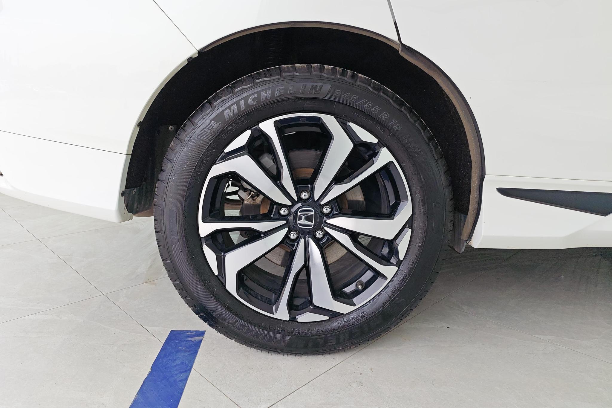 Honda UR-V 2017 240TURBO V